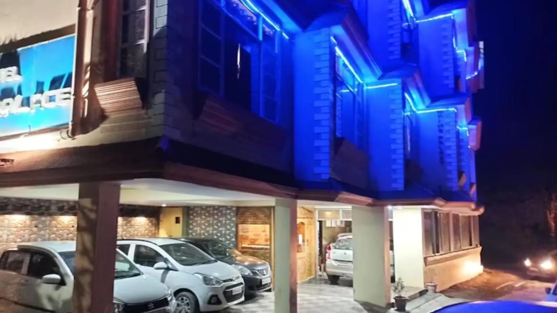 ***  Hotel King Palace - Nature-Valley-Luxury-Room - Prime Location With Parking Facilities Shimla India